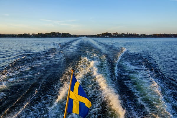 Strid om båtleveranser av matkassar i Stockholms skärgård